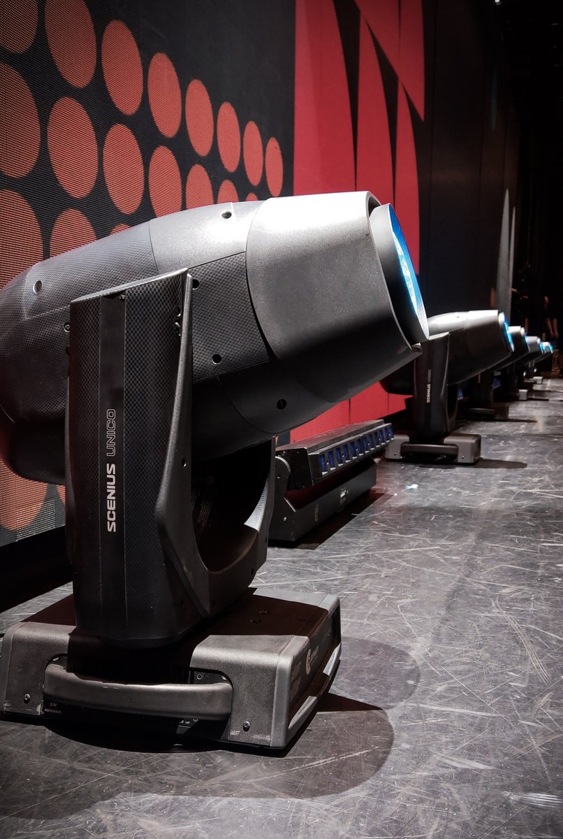 ClayPakyNews's tweet image. #SharpyPlus and #SceniusUnico at work together during a 4-hour livestream presented by #TOPdesk. LD for this event was Jeroen van Geffen, technical production was supplied by Chain and lighting equipment was supplied by @rentalleurope.📸@NathanReinds
#Claypaky #IgniteYourShow