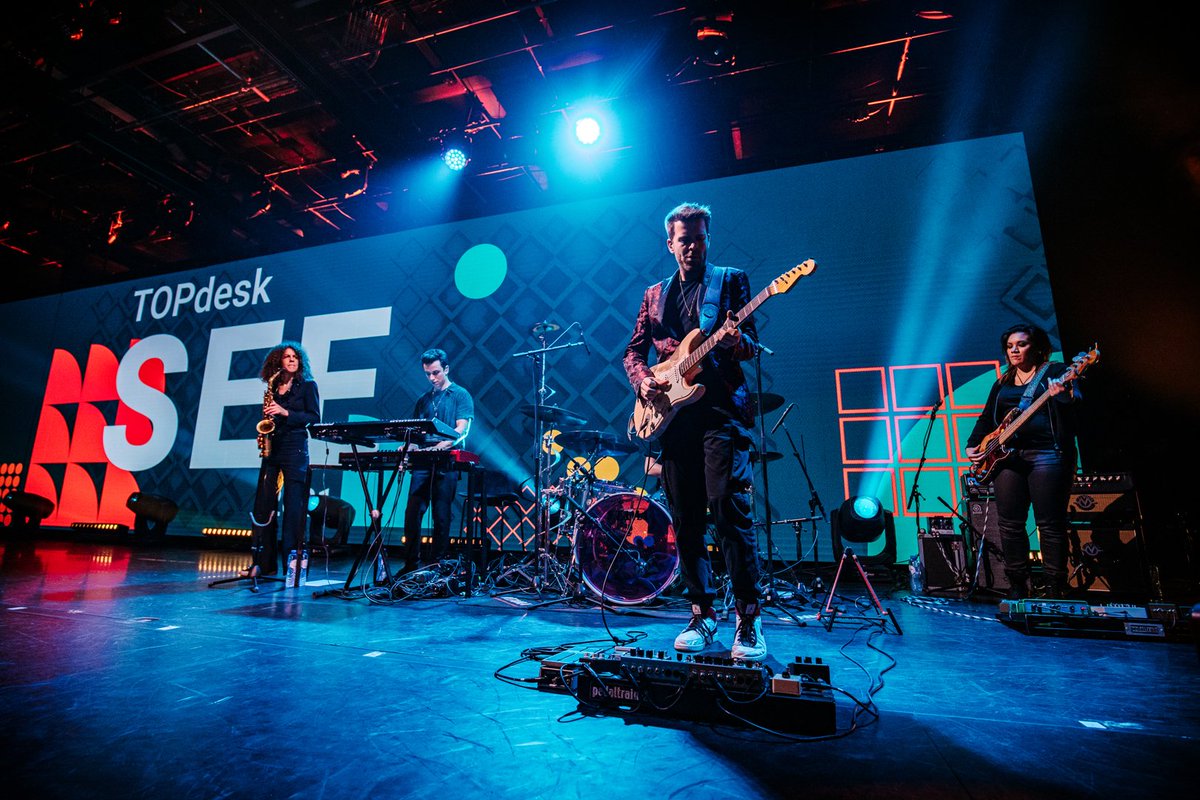 ClayPakyNews's tweet image. #SharpyPlus and #SceniusUnico at work together during a 4-hour livestream presented by #TOPdesk. LD for this event was Jeroen van Geffen, technical production was supplied by Chain and lighting equipment was supplied by @rentalleurope.📸@NathanReinds
#Claypaky #IgniteYourShow