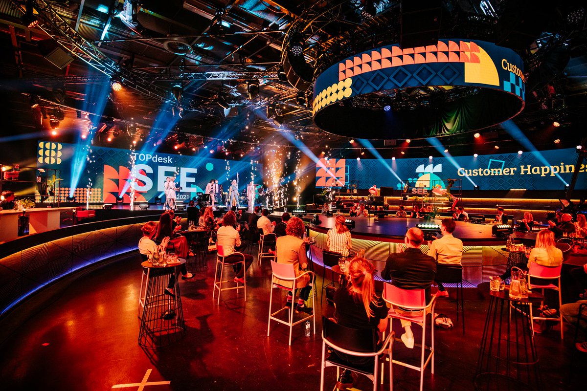 ClayPakyNews's tweet image. #SharpyPlus and #SceniusUnico at work together during a 4-hour livestream presented by #TOPdesk. LD for this event was Jeroen van Geffen, technical production was supplied by Chain and lighting equipment was supplied by @rentalleurope.📸@NathanReinds
#Claypaky #IgniteYourShow