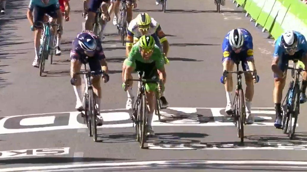 A historic moment! | #TDF2021

Mark Cavendish ties Eddy Merckx's record for most stage wins in Tour de France.

🏆 x 34