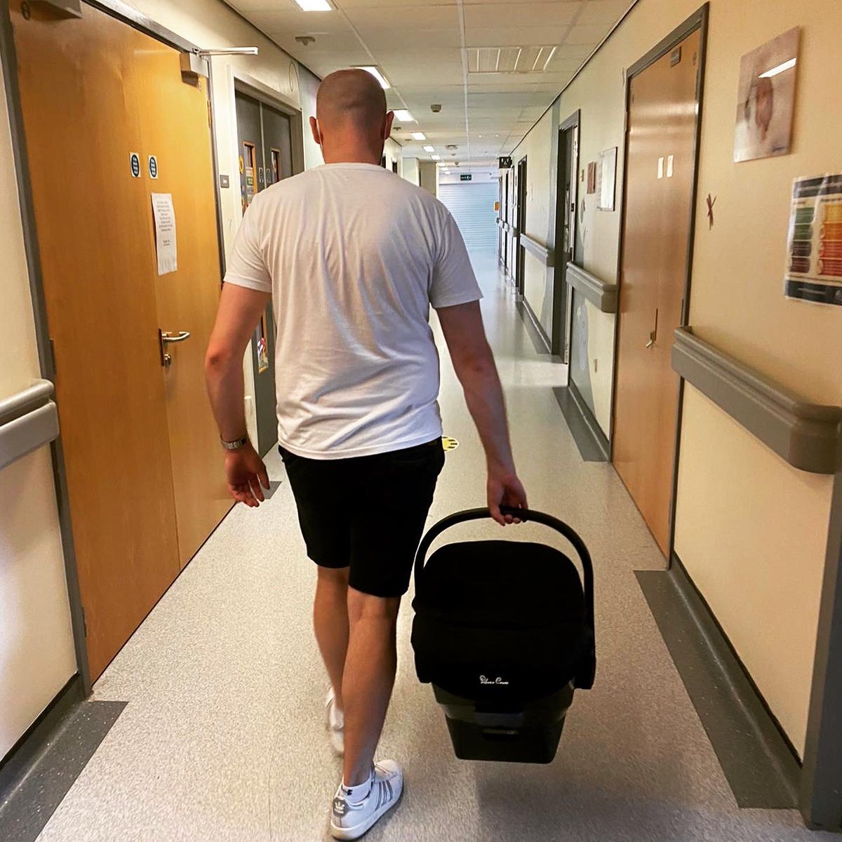 DMGoodman1989's tweet image. Talking of things ‘coming home’ our daughter is officially ‘coming home’ in time for the Euro 2021 final on Sunday ⚽️🏴󠁧󠁢󠁥󠁮󠁧󠁿💓 

Welcome home Florence Elisa Goodman. [Yes I realise we’ve chosen an Italian name however the name was decided weeks ago!] 
#firsttimedad
#ITSCOMINGHOME 🏴󠁧󠁢󠁥󠁮󠁧󠁿💓