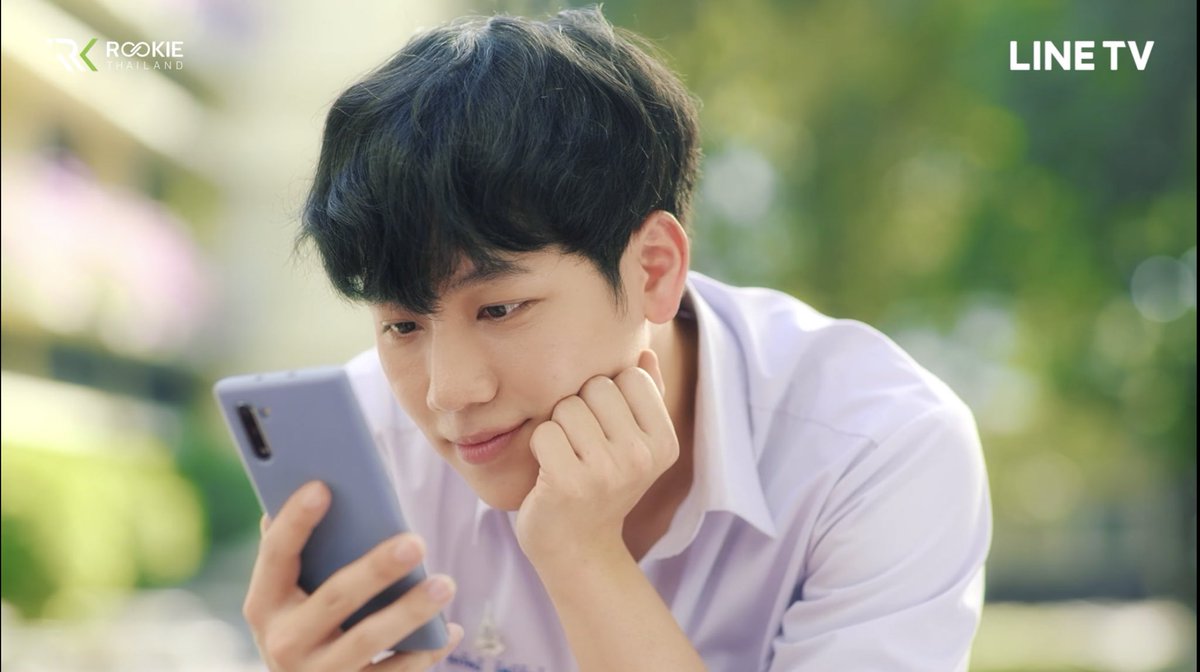 YinOFFICIALTH's tweet photo. มีคนคลั่งรักแล้ว 1 ดูรูปดิวแล้วเคลิ้มเลย เหมือนมีฟิลเตอร์สีชมพู 💖✨

#ครั้งหนึ่งที่รักep1 https://t.co/vqrY4nnhqN