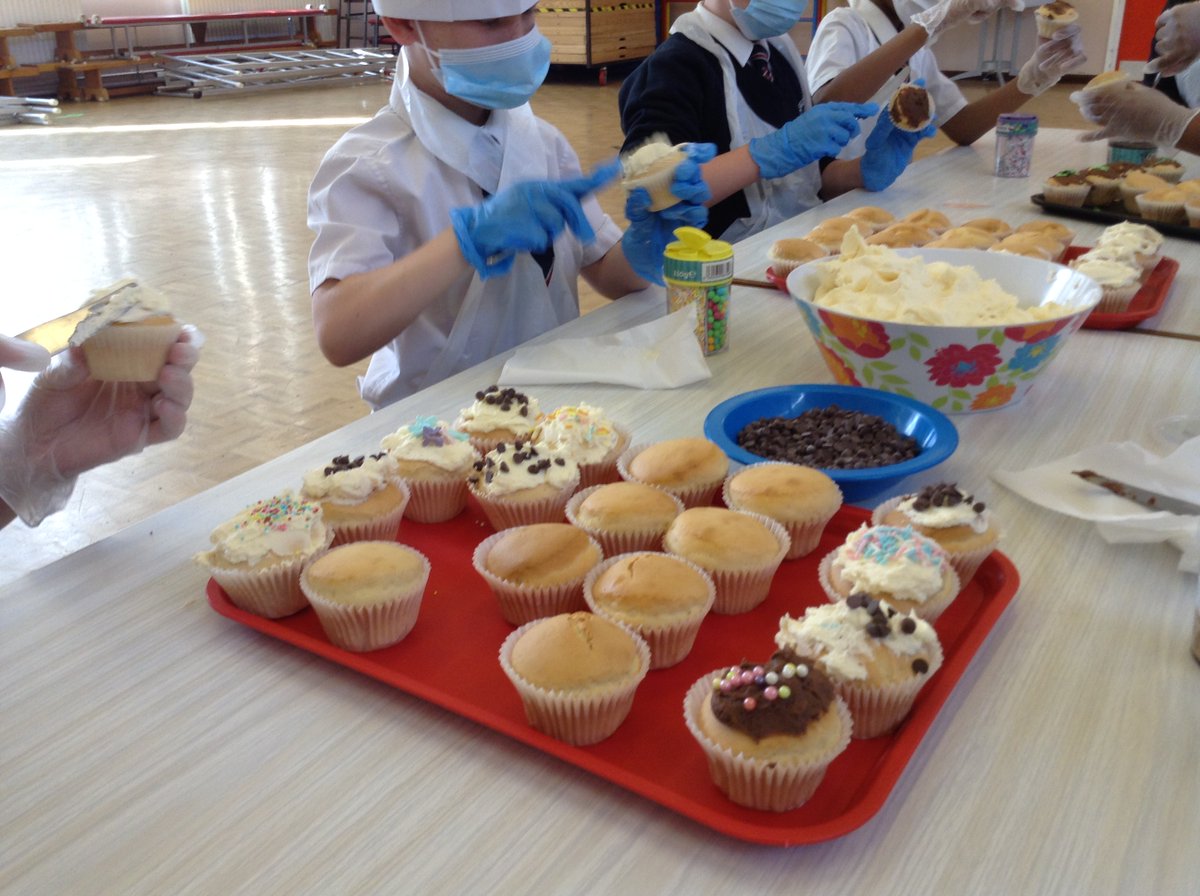 SoulsSchool's tweet photo. On our Vocations Day @SoulsSchool our kitchen staff had some new helpers! Year 6 took charge!
#vocationsday #whoisGodcallingyoutobe https://t.co/ISZ7fVUBdF