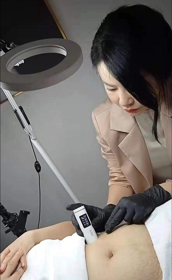 SHAHANIKEM is one of the emerging service providing company in PAKISTAN and provides services of smart technologies. Let's check our smart instrument Colorimeter Pro for the applications of hairs and skin.