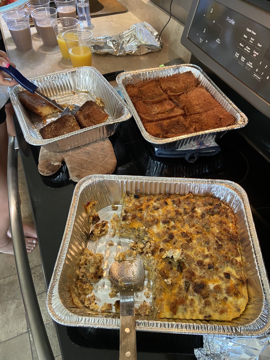 SBL_Softball's tweet photo. Thanks for hosting team breakfast this morning @kimbrown106 and to the other parents for the goodies!! Ready for round 2 tomorrow. #breakfastofchampions 🥎 https://t.co/IHbeihRukj