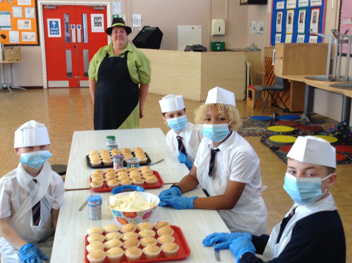 SoulsSchool's tweet photo. On our Vocations Day @SoulsSchool our kitchen staff had some new helpers! Year 6 took charge!
#vocationsday #whoisGodcallingyoutobe https://t.co/Tgzn0Ff4Mo