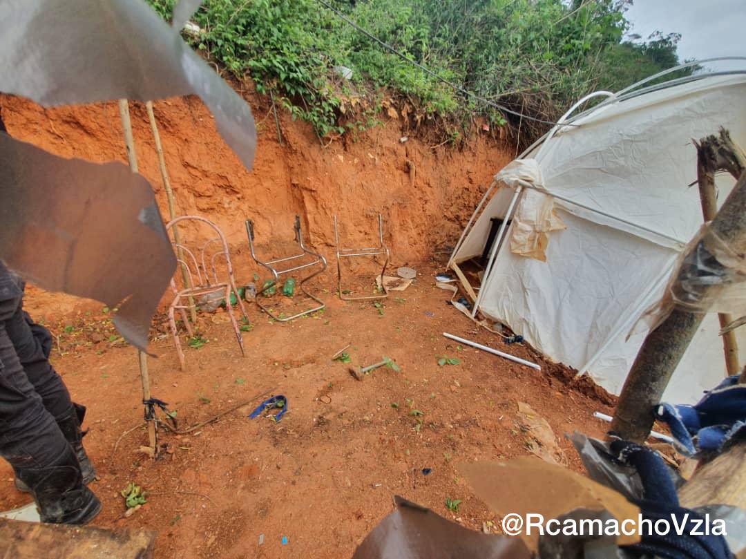 #Caracas se tiene informacion de q hay cuerpos de antisociales enterrados por la misma banda en la zona de las trincheras. Tambien existen muertos en enfrentamiento con las Faes. Sigue el operativo en la Cota 905 que se encuentra tomada en su totalidad.