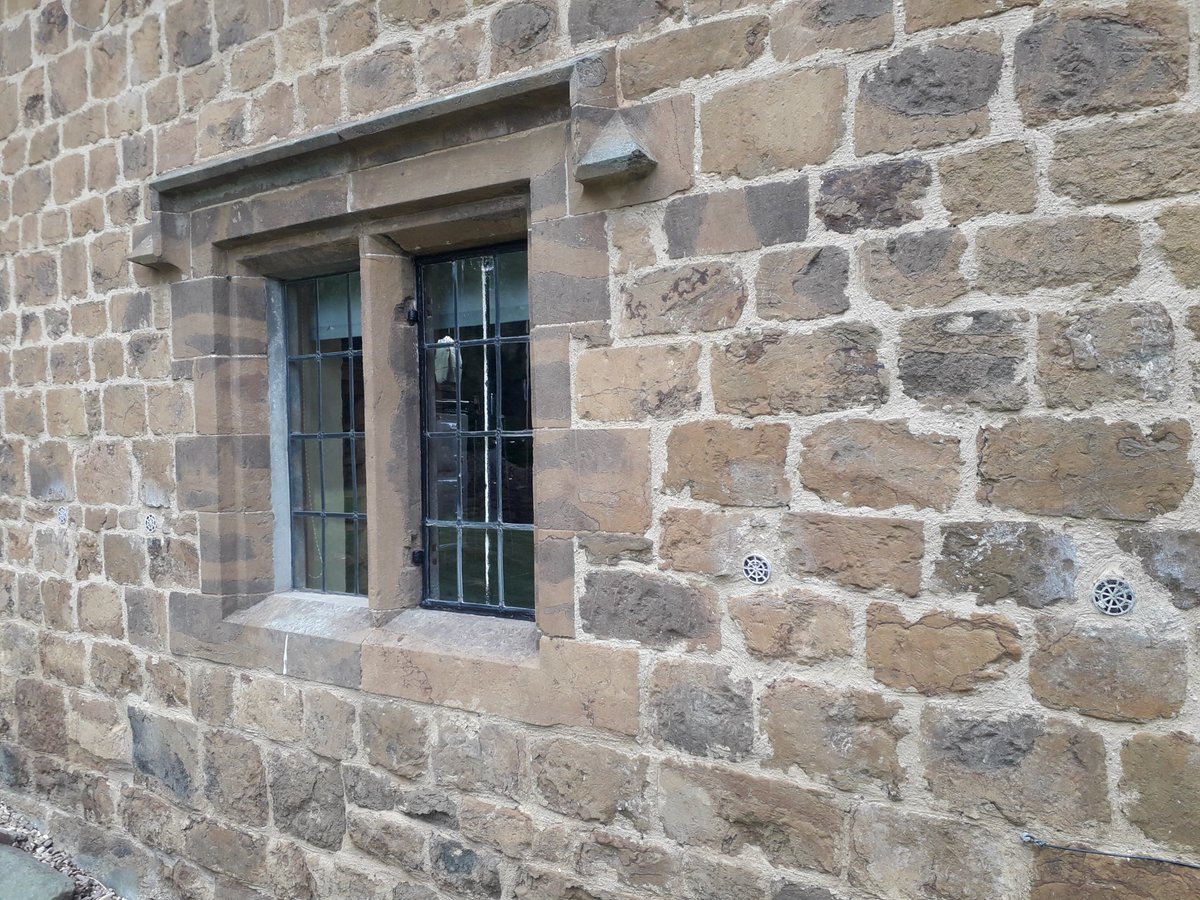 mrwellesley's tweet photo. Knapen &amp; Doulton - the Laurel &amp; Hardy of the damp industry - not so funny for the owner of the otherwise beautiful marlstone house (although I find them perversely pretty) https://t.co/24MXKWzMAa