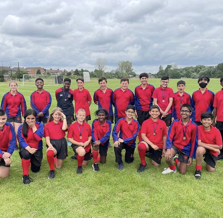 RobertClackPE's tweet photo. Great week at the year 7 and 9 cricket tournaments we hosted this week! Over 50 students playing and enjoying cricket ! Roll on the year 8s next week! #goliketheackers @Woodlands_sch @SydneyRussellPE @CoopersCobornPE thanks to @FordSportsEssex https://t.co/5ES0m3UAET