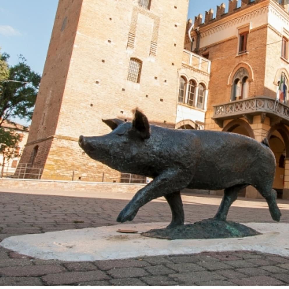 dr_ceriani's tweet photo. Food Hero 🇮🇹 prevedere il cibo del futuro. Un percorso iniziato 6 anni prima di ExpoMilano. Parliamone insieme lunedí nella patria della tradizione alimentare italiana, già la statua della piazza parla chiaro.. @targi @ArgaLombardiaLi @FAOafeeding @GlobalGoalsUN @Ffoodinstitute https://t.co/8ld1AmJxpr