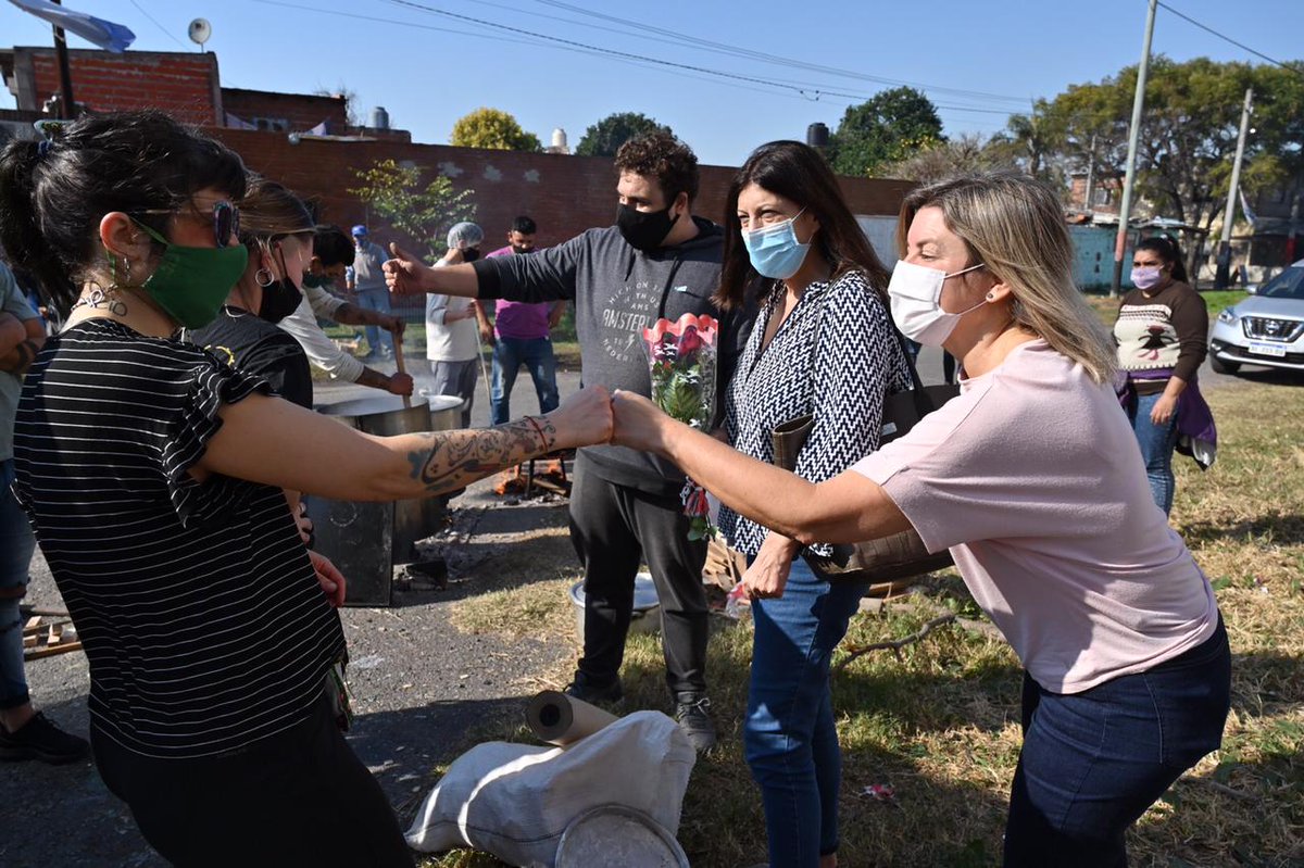 ClaraGarcia_SF's tweet photo. Un 9 de Julio diferente, con locros patrióticos en muchos barrios. 
Admirable energía del trabajo solidario, frente a la necesidad extrema de mucha gente https://t.co/TM3wX2SQTt