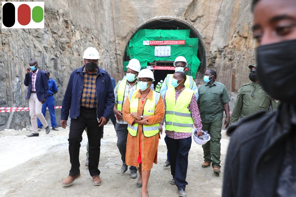 GDUDelivery's tweet photo. President Kenyatta has assured Ukambani residents Phase I of Thwake Multipurpose Dam will be completed by June 2022. The President who toured dam accompanied by leaders Raila Odinga, Kalonzo Musyoka &amp; region Governors ordered cleanup of Athi River to tackle pollution #GoKDelivers https://t.co/aP2hy2sHXL