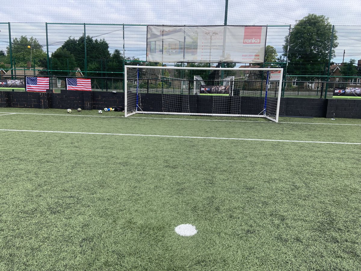 LucyJelf's tweet photo. Thanks to @SRUSA_WSoccer for inviting me to work with the GK’s. Some great talent on display. 
Thanks to @lucagoalkeeping for kitting me out with the gloves for the day! https://t.co/2DKlUW0GCX