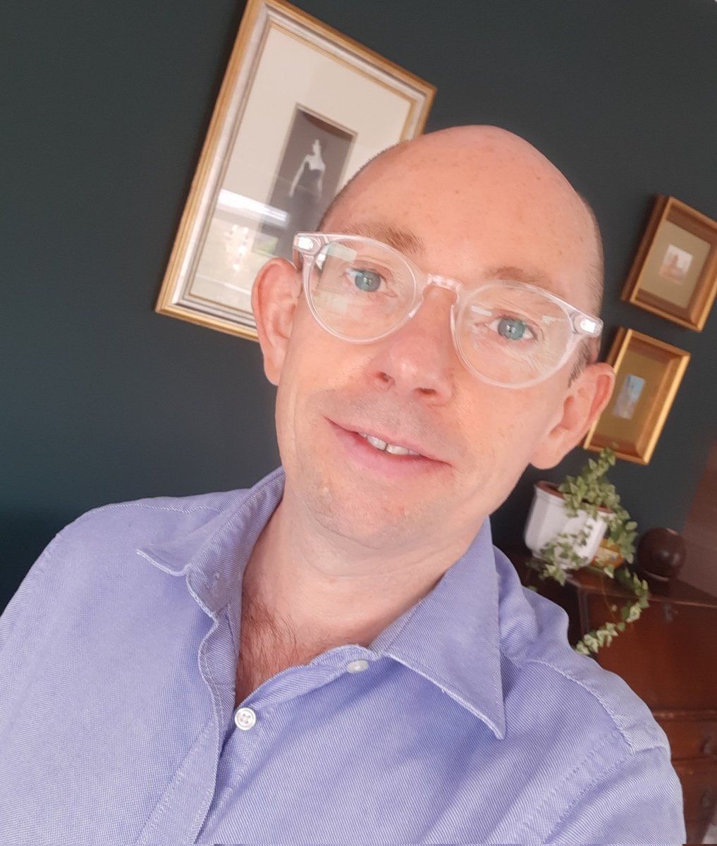 chr1stopherleo's tweet photo. New specs selfie! 🤓 First pair of varifocals ... it's an age thing 🥴 Great service as ever from @IOLLA 👍😊
#SeeWithIOLLA #NewSpecs #BellCrystalClear #Varifocals #SightForSoreEyes https://t.co/MvpdouLmO3