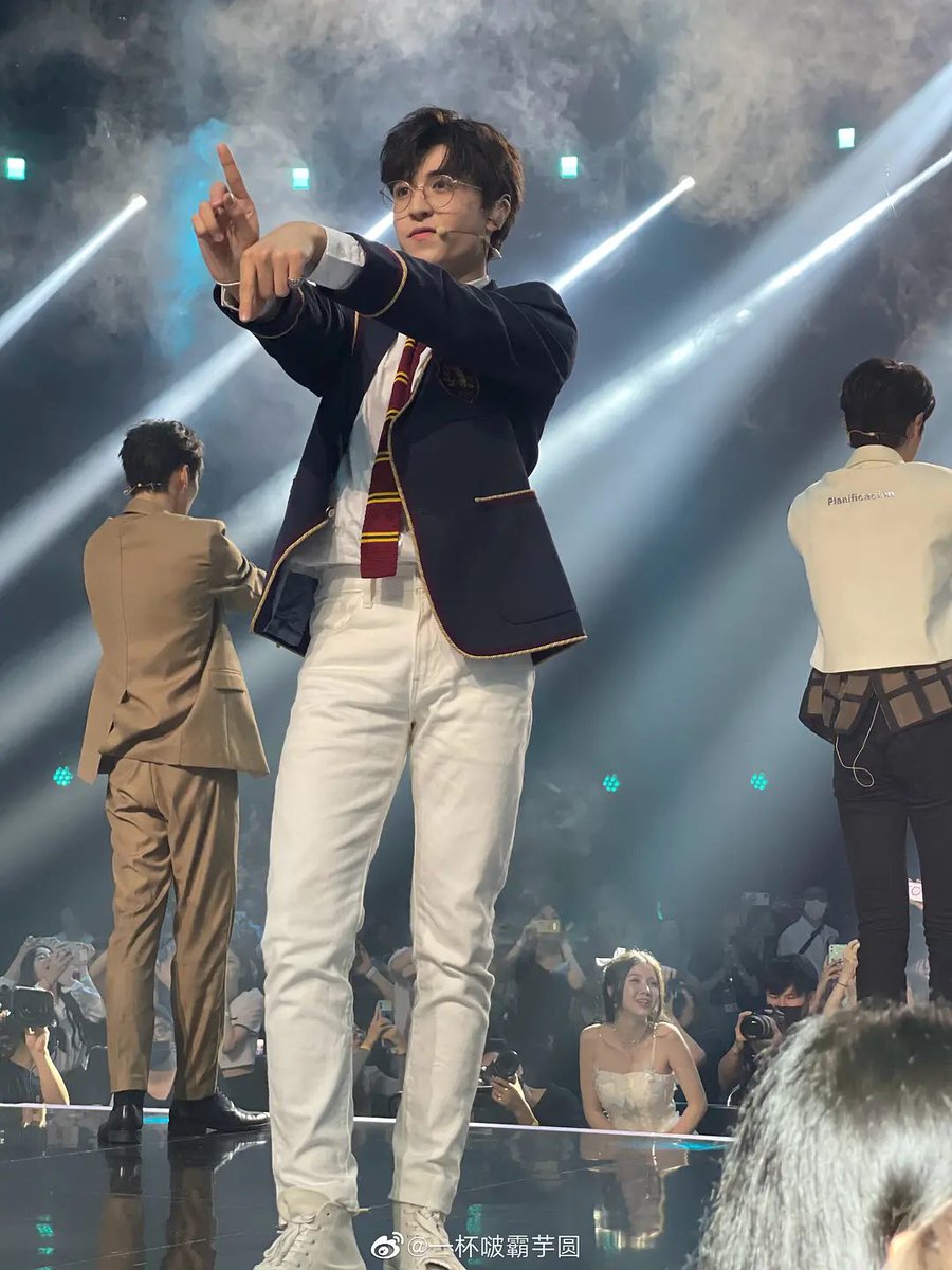 nidepaipai's tweet photo. มีคนตั้งกระทู้ถาม ว่ารูปนี้ให้คะแนนระดับไหน แล้วดูคนเข้ามาตอบ
💬ระดับที่ฉันตะโกนว่านี่สามี
💬ระดับที่พิธีกรที่ร่วมงานด้วย บอกว่าตัวจริงดูดีกว่าในรูป 150 เท่า
💬ระดับที่ยังเป็นลูกน้อยวัย3ขวบ
💬ถึงขั้นที่ล้มระดับของฉันทั้งหมด ใบหน้าเขาเจ๋งที่สุด
Cr. ￼一杯啵霸芋圆
#Patrick #แพทริค https://t.co/jgrAxm6Jof