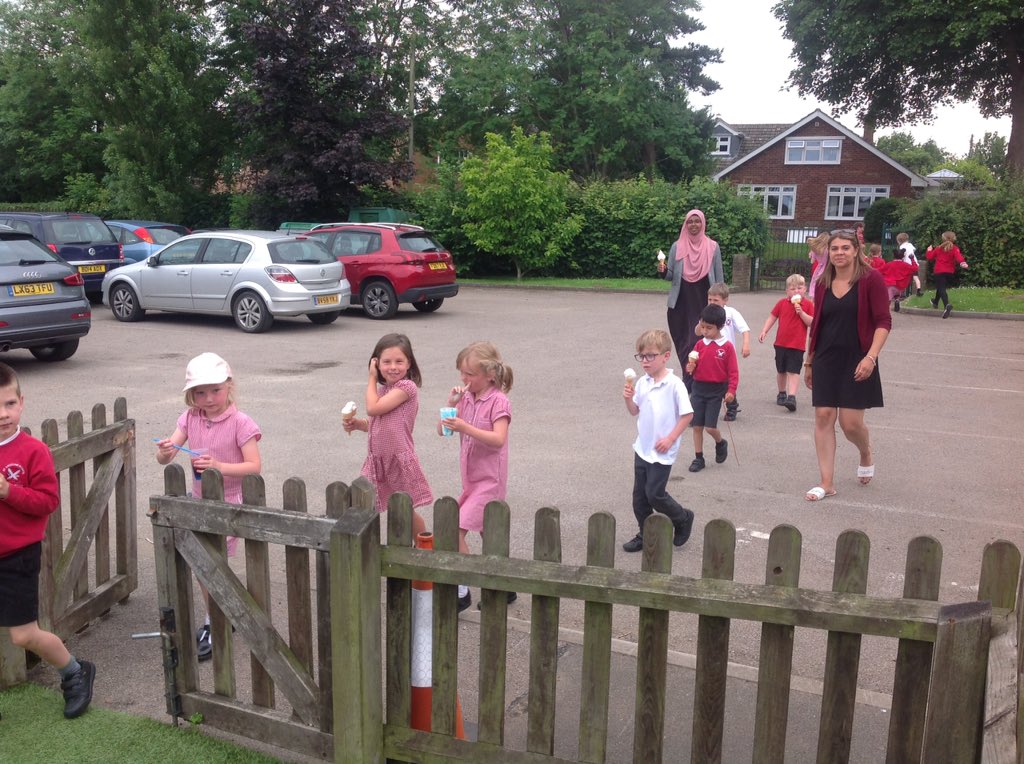 A last day treat! Thank you to the PTA for our lovely ice creams, there were lots of happy faces this afternoon! 🍦😁