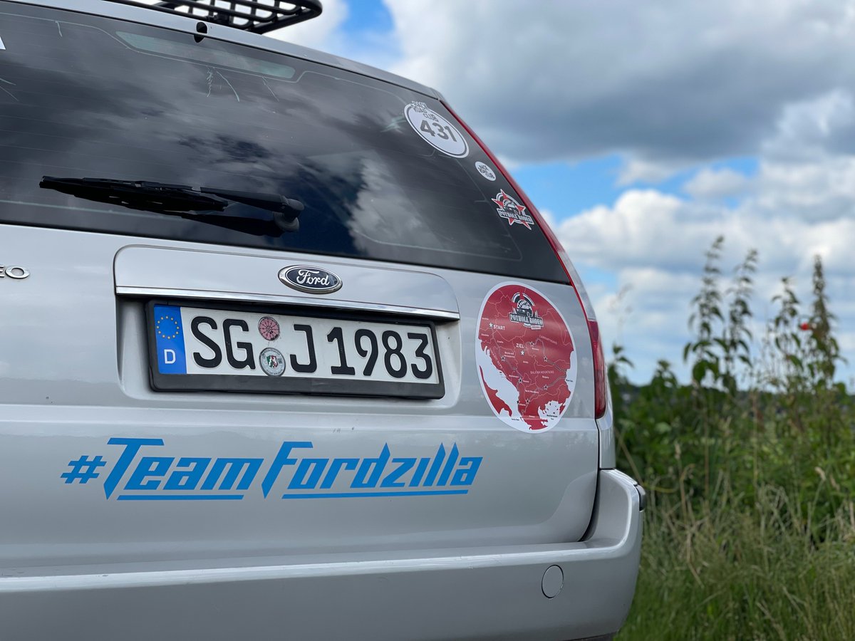 TeamFordzilla's tweet photo. 🚘 The great reveal! 🚘
Support #TeamFordzilla driver @FPiechotka as he takes on the mighty challenge of the Pothole Rodeo.
Go and smash it, Felix. We believe in you! 💪
#TeamFordzilla #PotholeRodeo #RoadTrip https://t.co/4bOm7tirQT