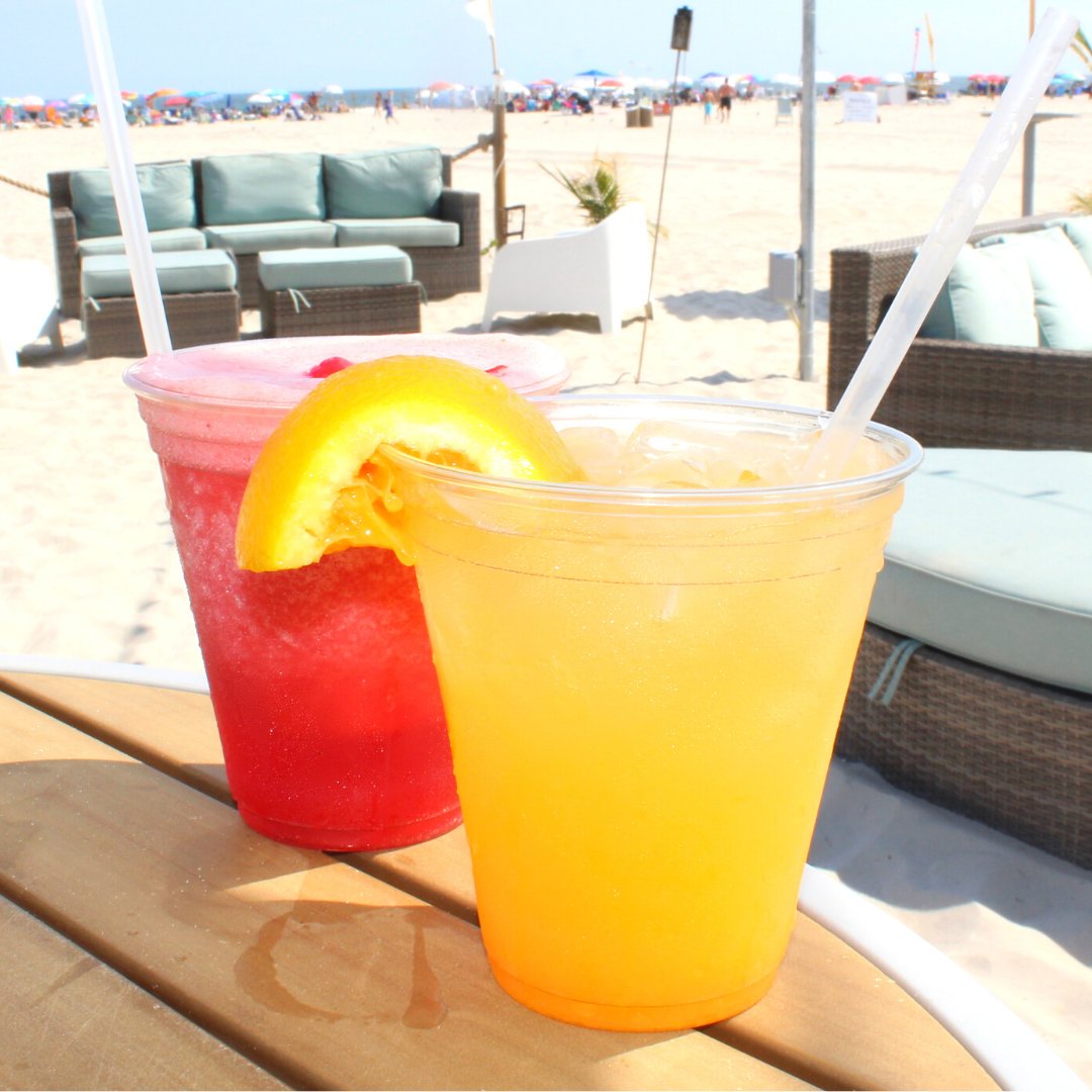 starbeachbar's tweet photo. You don't need Elsa's touch to get our drinks "frozen!" Try our piña colada, strawberry daiquiri, or margarita when you come out next! We also offer these drinks without alcohol as well. 🍹  ☀️

#StarBeachBar #WildwoodBars #NJBars #BeachBars #BeachFun #OutdoorDining https://t.co/oVaJgyOQt1