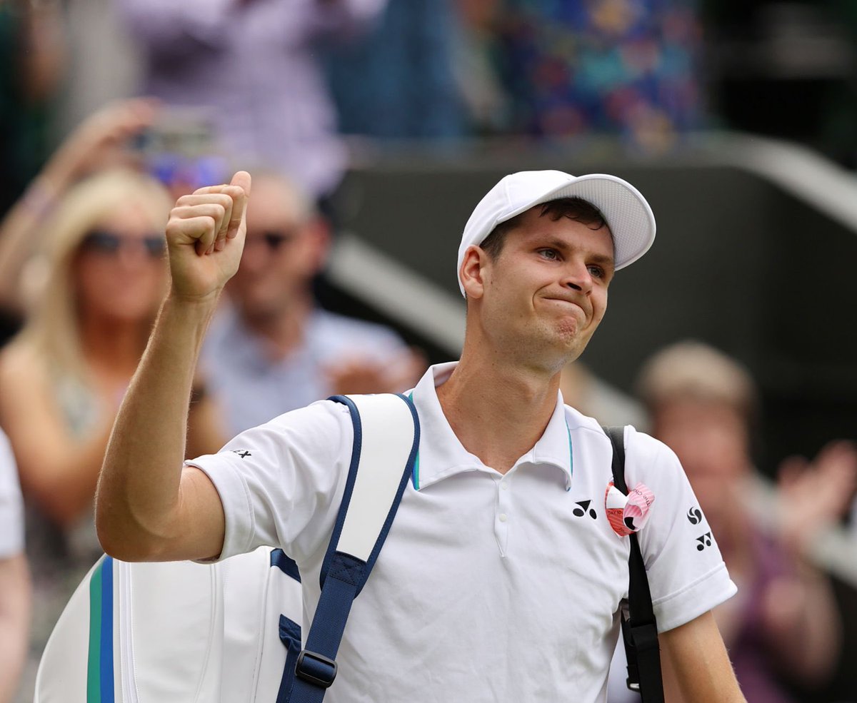 HubertHurkacz's tweet photo. Walczyłem, ale @MattBerrettini był dziś lepszy. Dla mnie to będzie niezapomniany turniej. Dziękuję wam za wielkie wsparcie jakie czułem podczas całego turnieju @Wimbledon 👊🎾🍓
#Wimbledon #Hubi https://t.co/YIkaAcqy3H