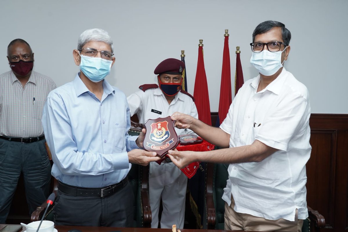 PunjabPoliceInd's tweet image. DGP Punjab Dinkar Gupta advised bringing all these web-based Software Solutions to mobiles so that they could become handy and user-friendly for the police officers which will support investigation purposes. #GettingFutureReady