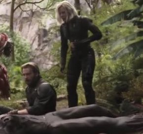 sambuckyswife's tweet photo. #blackwidow  spoilers
.
.
.
.
.
.
.
.
.
A natasha colocando a mao no colete pensando se a Yelena tbm conseguiu sobreviver ao estalo do thanos EU NAO AGUENTO MAIS https://t.co/IuTKFGCJa0