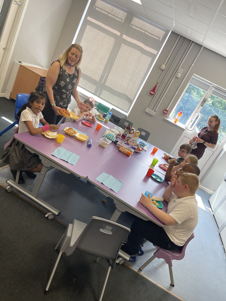WindmillSparkle's tweet photo. Happy birthday too you! A lovely party was had by all for this lovely girls birthday. #musicfederation https://t.co/7gVQrKJfYG