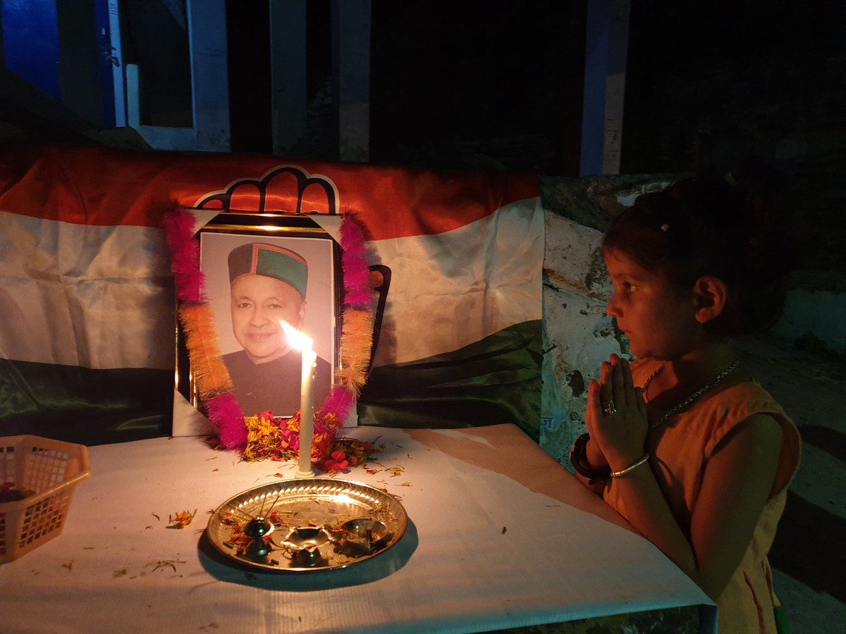 GoguSharma's tweet photo. जब तक सूरज चाँद रहेगा 
राजा तेरा नाम रहेगा ।👑

राजा वीरभद्र सिंह अमर रहें । 💐🙏♥️

@virbhadrasingh https://t.co/7YNIlJhjhN
