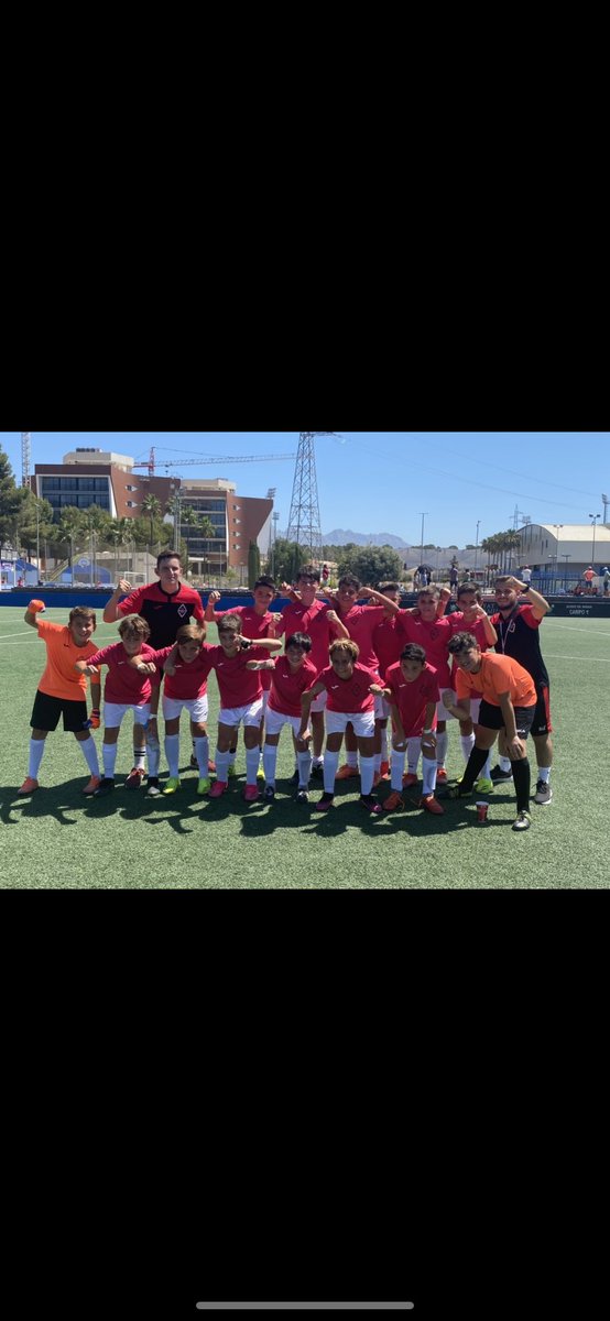 JGMiramon7's tweet photo. @Ultimate_Madrid Ya estamos en la final.Ahora a ganarla. Orgulloso de mi hijo,de este equipo y del grupo tan increíble que han creado!! Gracias a mi mujer, a @EstherEreoyo , Mario , @JuanCarlosRP6 y a Carmen por estos días tan maravillosos que me habéis hecho pasar❤️❤️⚫️🔴⚫️🔴 https://t.co/hUx24x5mPo