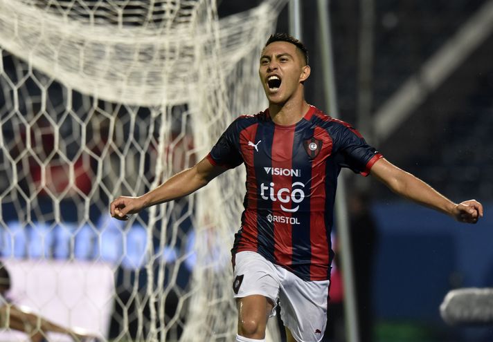 1870Digital's tweet photo. Lesión de Cardozo Lucena, no tratada en la selección, enfurece a Cerro Porteño https://t.co/xkbkX3BQWe https://t.co/lODsjjbTdU