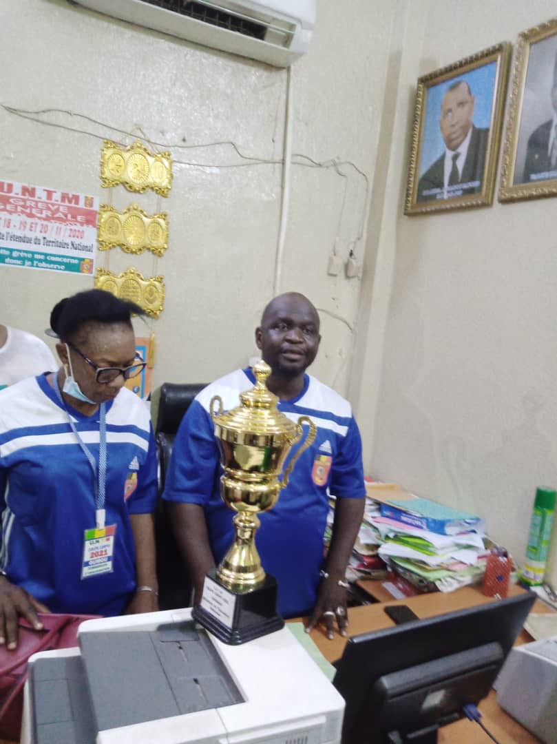 MaliSnec's tweet photo. Nous remercions l'ensemble des organisateurs, partenaires, nos militant.e.s ainsi qu'aux joueurs pour la 19e édition de la coupe corpo 2021

#UNTM #Coupe_Corpo2021 🇲🇱 https://t.co/4LRbyOIazB