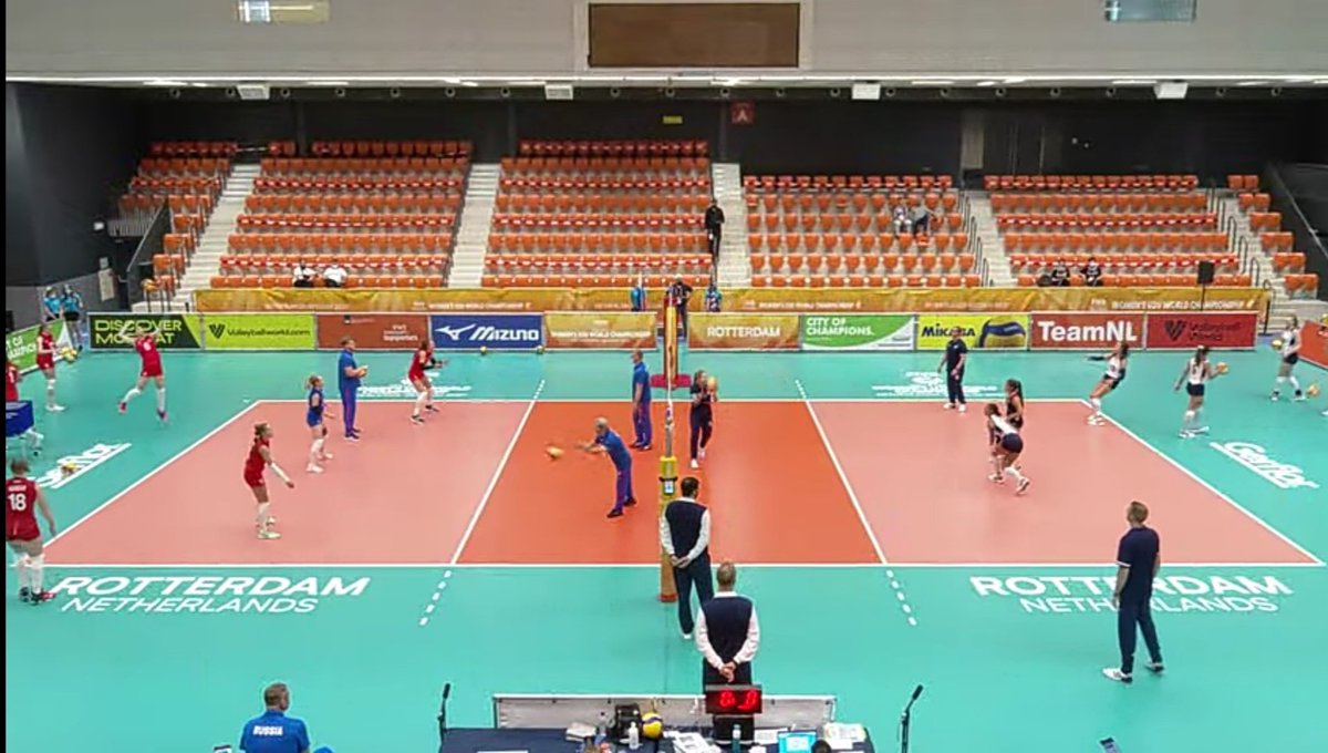 Aimar_HH's tweet photo. Wegen Überfüllung ist die Halle nicht zu #usarus #u20wch https://t.co/nXv6ykDYvr