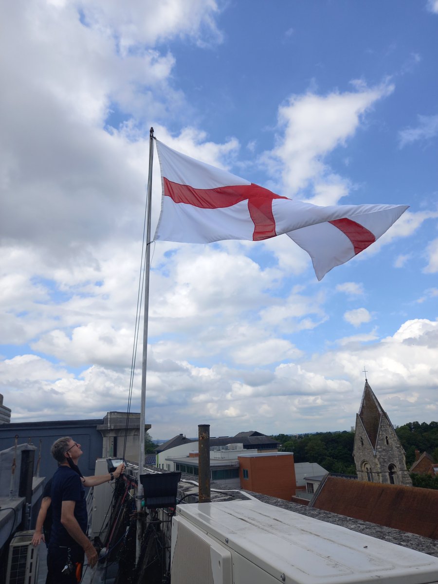 Getting the flag up ready for the weekend... 🏴󠁧󠁢󠁥󠁮󠁧󠁿⚽️