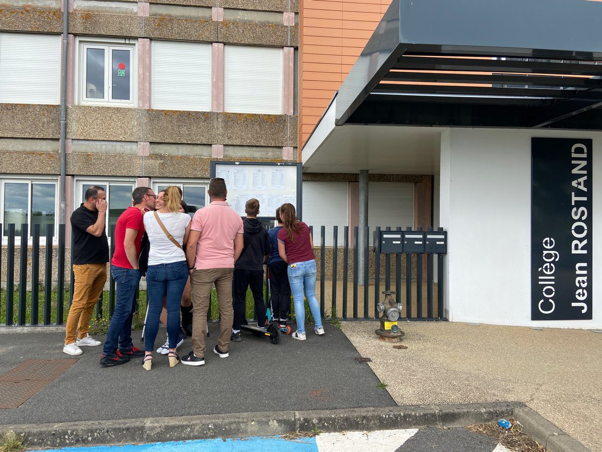 Jean Rostand (@rostandclg) on Twitter photo Dernier message de l’année : bravo aux élèves et merci 🙏 aux équipes très engagées qui accompagnent les élèves vers la réussite : CFG : 100% DNB 90,5% . Bonnes vacances ! <a href="/DSDEN86/">DSDEN de la VIENNE</a> <a href="/acpoitiers/">Académie de Poitiers</a> Dernier message de l’année : bravo aux élèves et merci 🙏 aux équipes très engagées qui accompagnent les élèves vers la réussite : CFG : 100% DNB 90,5% . Bonnes vacances ! <a href="/DSDEN86/">DSDEN de la VIENNE</a> <a href="/acpoitiers/">Académie de Poitiers</a>