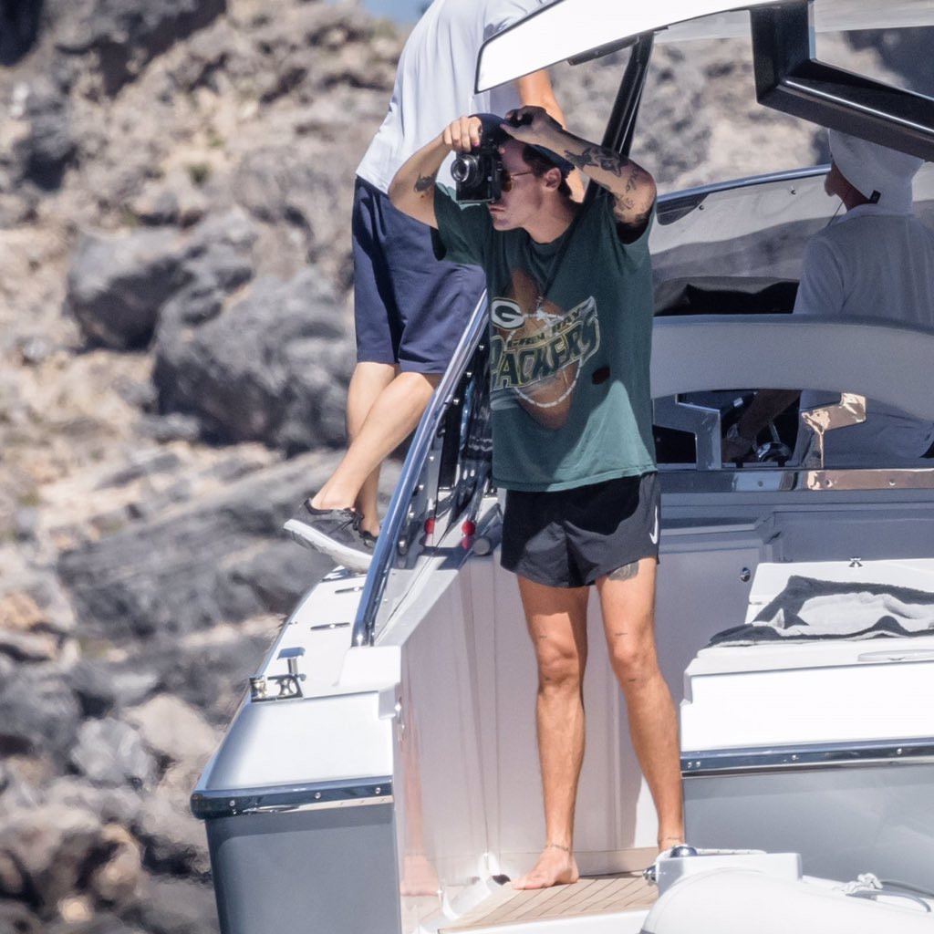 lFetuserah's tweet photo. louis  tomlinson  // harry Styles
pulmón derecho// pulmon izquierdo https://t.co/tKItsyQX9z