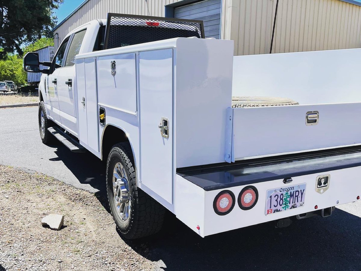 Pacific body install  #utilitybody #custom #welding #welder #fabshop #fabrication #weld #install #installation #bendoregon #inbend #centraloregon #customshop