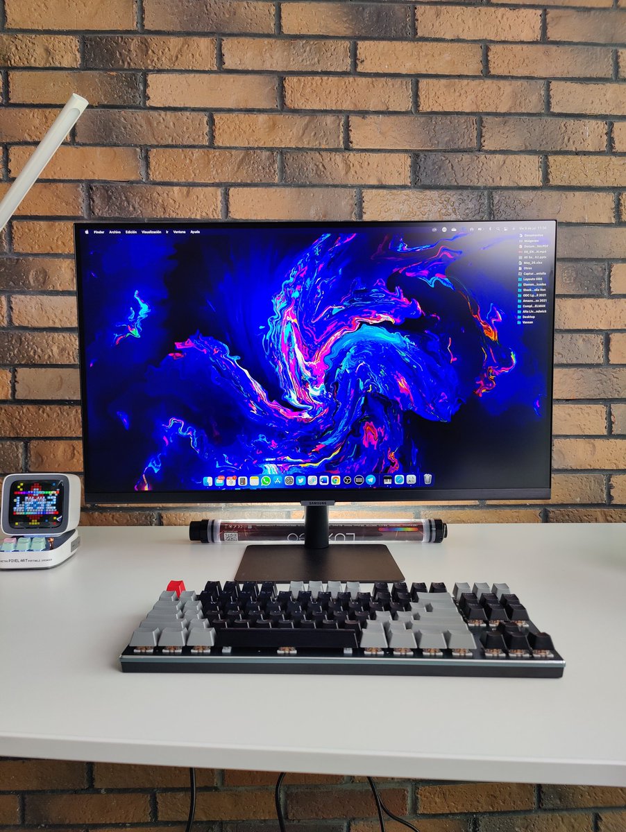 Carlos_Vassan's tweet photo. #ViernesDeSetup 👀
-Samsung Smart Monitor M5:
https://t.co/9FIvF5i4MV
-Teclado mecánico:
https://t.co/snTzphSAgf
-Bocinq DITO:
https://t.co/hbtY5jlvy2
-Lámpara Xiaomi:
https://t.co/t6RHKwSFNw
-Luz RGB de fondo:
https://t.co/RjQL9ksS3Z
Compartan el suyo 🔥 https://t.co/N3dvT2zVuf