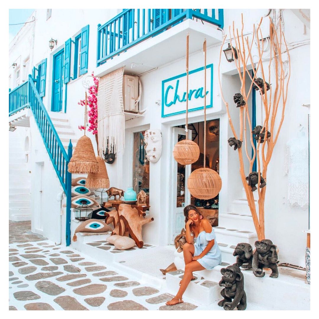 vibrantexp's tweet photo. Mykonos is undoubtedly one of the most stunning Greek islands 💕
A true paradise for the aesthetic aficionado ✨
The slender streets makes us want to stop and stare until our hearts are full with white and blue 😍 

📷 @katemeets

#greece #santorini #visitgreece #visitmykonos https://t.co/k54M9c1Hhb