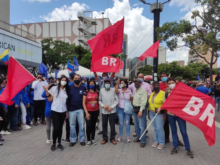 brmiranda_'s tweet photo. PRESENTES | #5Julio | Militantes y dirigentes 
de @BR_RCARACAS y @brmiranda_ 
en la Plaza Brion de Chacaíto respaldan el #AcuerdoDeSalvacionNacional. 
#UnidadYRebelión para desplazar a la dictadura 
del poder. #AbajoLaDictadura 
#LaRebeliónEsElCamino https://t.co/1elE0qD8e4