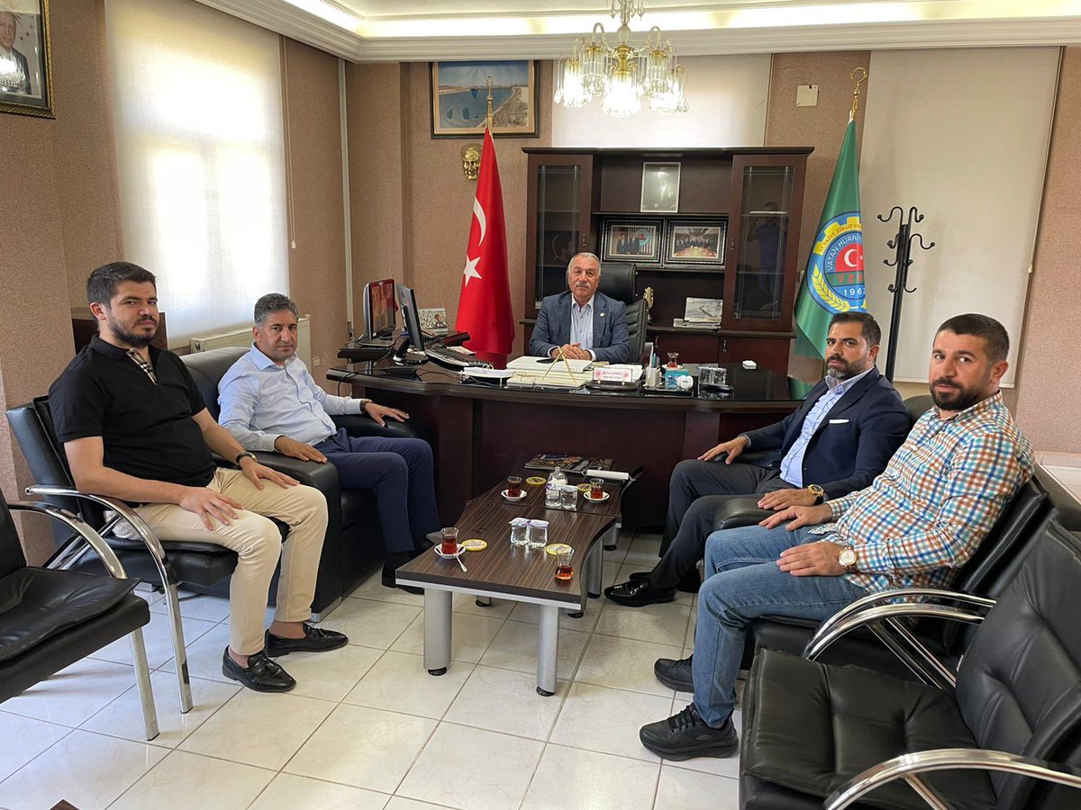 Viranşehşir ziraat odası başkanı <a href="/EkinciBahri/">Bahri EKİNCİ</a> yi bir önceki dönem Ak Parti il Başk Yrd <a href="/haciyaygin/">Hacı Yaygın🇹🇷</a> ile beraber ziyaret ettik.