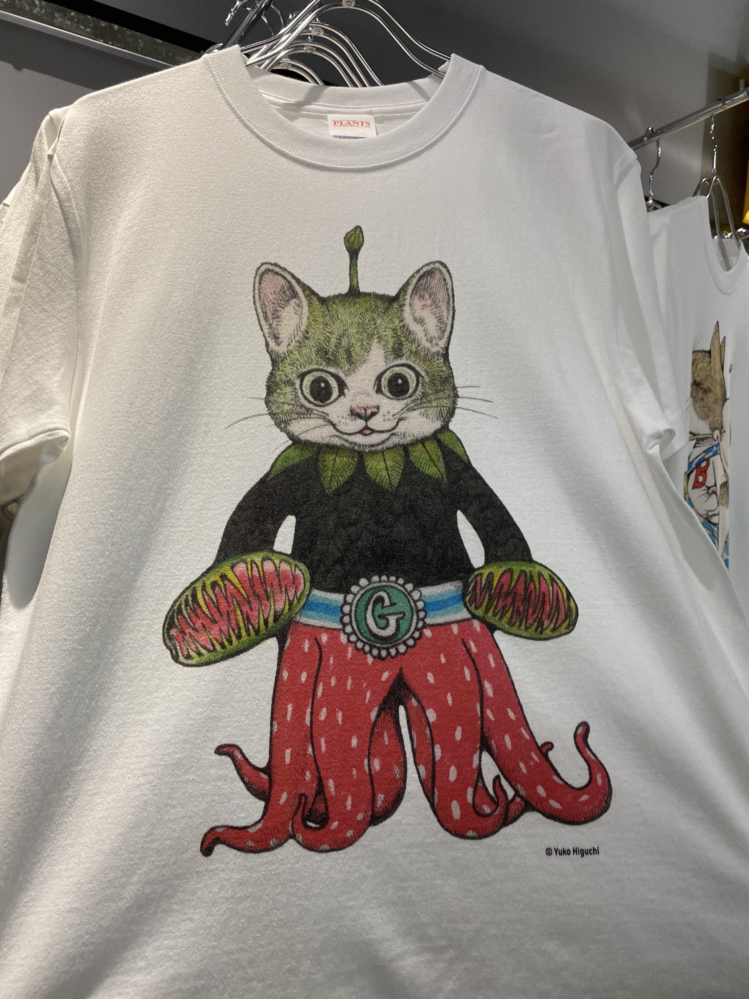 Yuko Higuchi ヒグチユウコ 明日から始まる科博の植物展に参加させていただいてます 見応えのある展示でとても楽しめました 会期も長いのでゆっくりと来てくださいね ポスターも描かせていただきました シャツはキッズからサイズ豊富です 撮ったのは一部