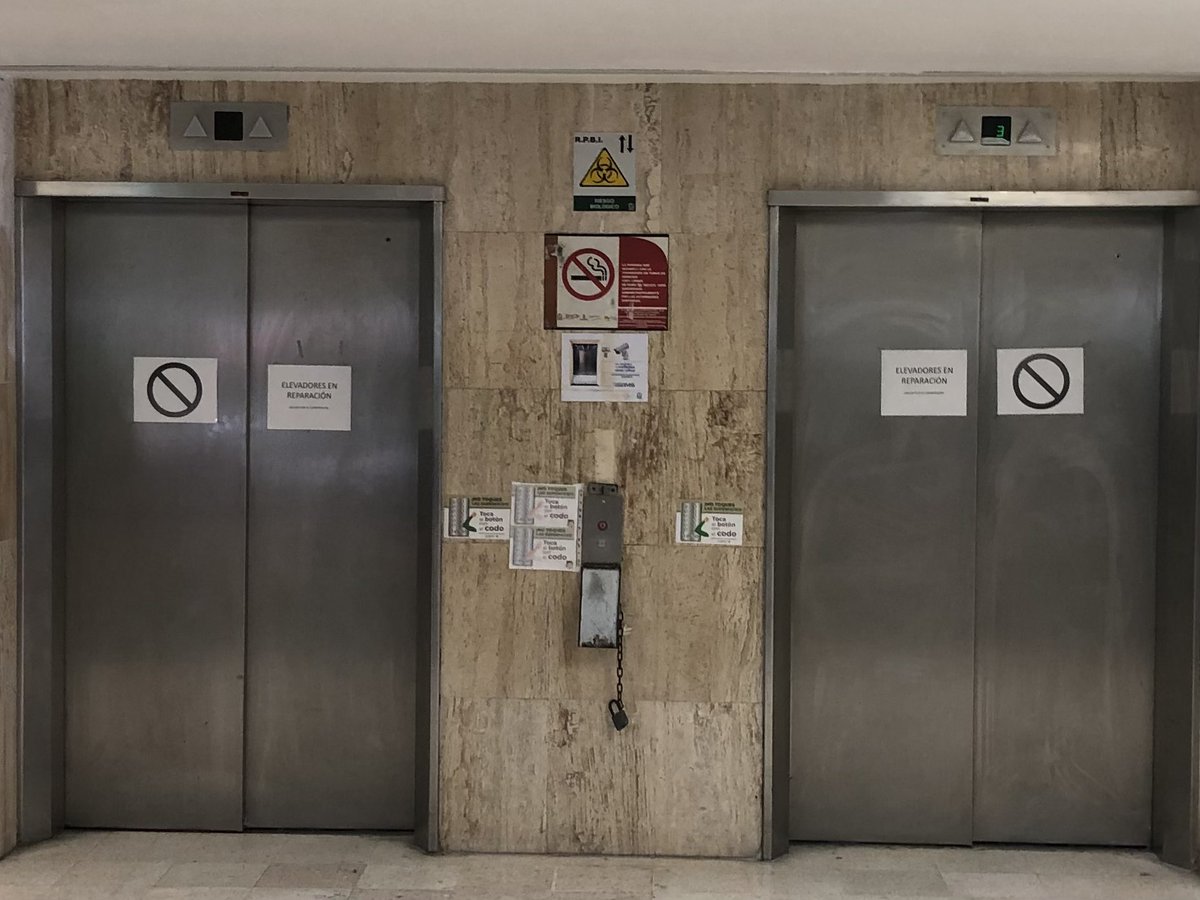 EmilioML's tweet image. @Tu_IMSS Clínica 9 en Acapulco Gro. No sirven los semáforos. Muchos ancianos subiendo las escaleras penosamente. Neta no chinguen!!!