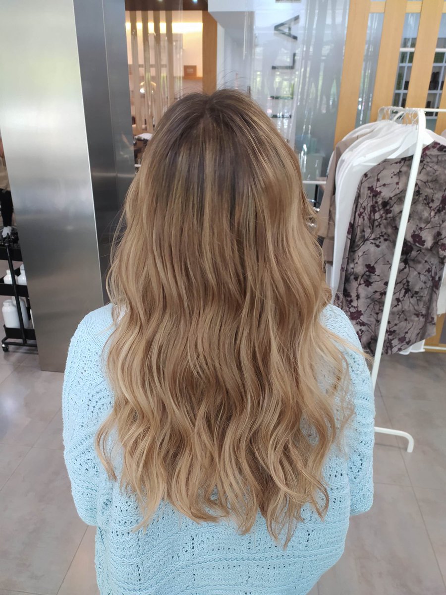 PeluVillar's tweet photo. Arreglo de balayage con tratamiento reestructurador. Con este tratamiento recuperamos la fibra capilar y es ideal tras realizar un trabajo técnico. El cabello recupera su brillo y su vitalidad! 😍

◽️Peluquería Villar
Tel. 917157262
https://t.co/HT6EviRrGj

#peluqueriavillar https://t.co/7LegHztN34