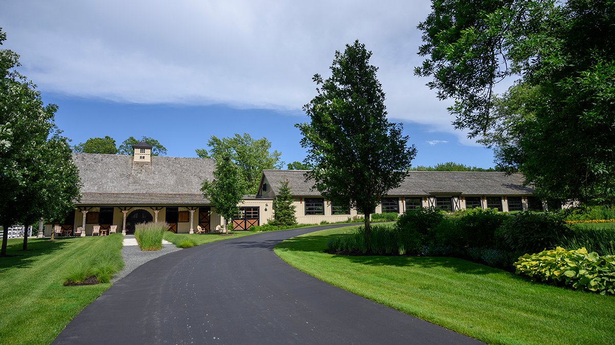 BlackburnArch's tweet photo. Working with clients who wanted to maintain privacy as well as the landscaped beauty of their property, Blackburn sited this beautiful 144' x 67' indoor arena at Angels Grace Farm so it didn't dominate the view; a task that can be very challenging with these large structures. https://t.co/sUABh0ntjT