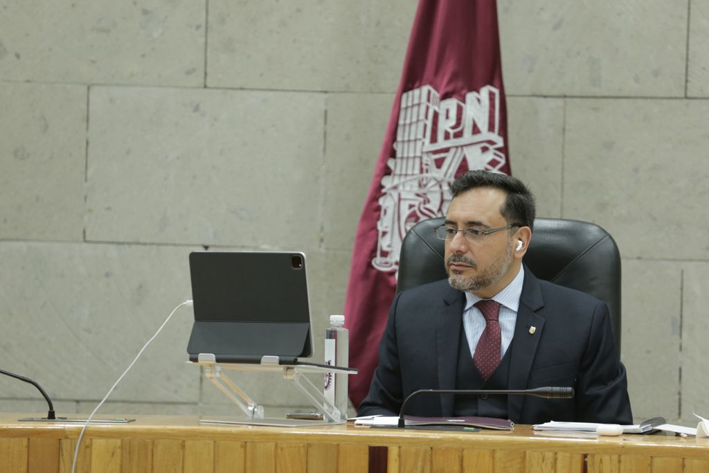 IPN_MX's tweet photo. El Director General del IPN, @ArturoReyesS_, presentó ante el CGC el Programa Institucional de Mediano Plazo 2021-2023 que incluye 32 proyectos institucionales, pertenecientes a cinco ejes fundamentales y tres ejes transversales del Programa de Desarrollo Institucional. https://t.co/tmOd5zpg3N