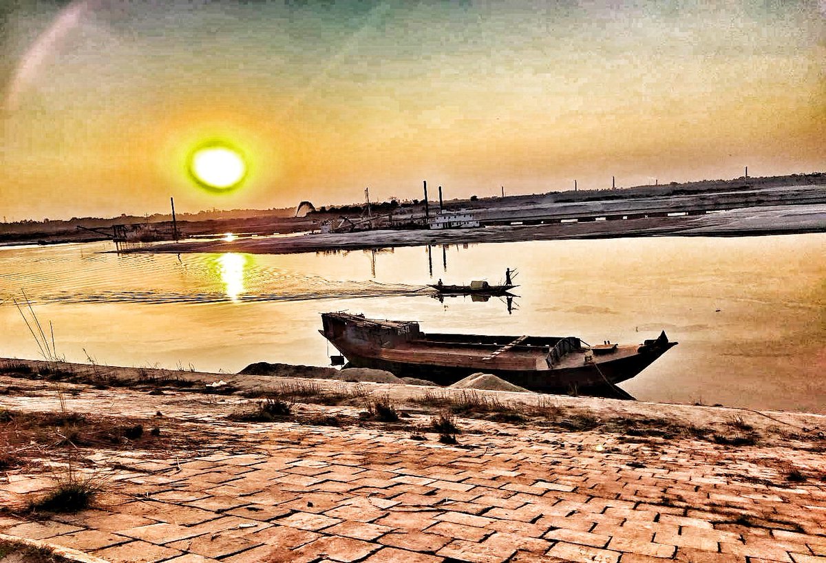 NShermin's tweet photo. This sunset will soothe your eyes. The most beautiful river bank of @Bangladesh.
.
.
#GoraiRiverKushtia
#interdays
#09December2019 https://t.co/ab4y5xkK97