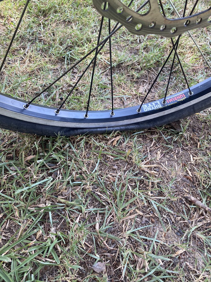 oldmanbeaston's tweet photo. #Cycling #Cbike this ain’t good. https://t.co/AwZKjmp1Tl
