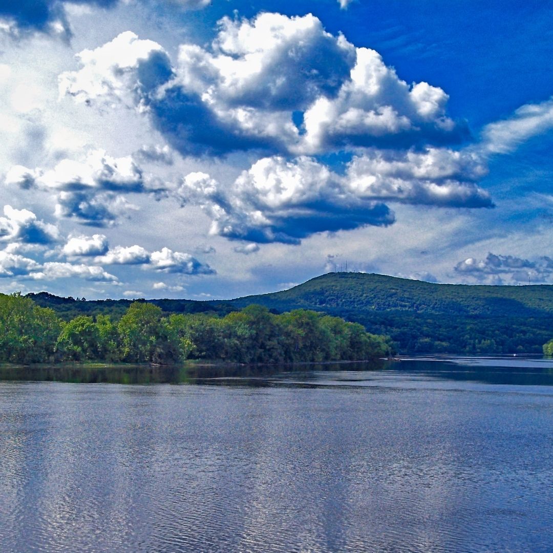 We love summer #boating season! Where's your favorite spot on the #CTRiver to hop out and take a quick dip?