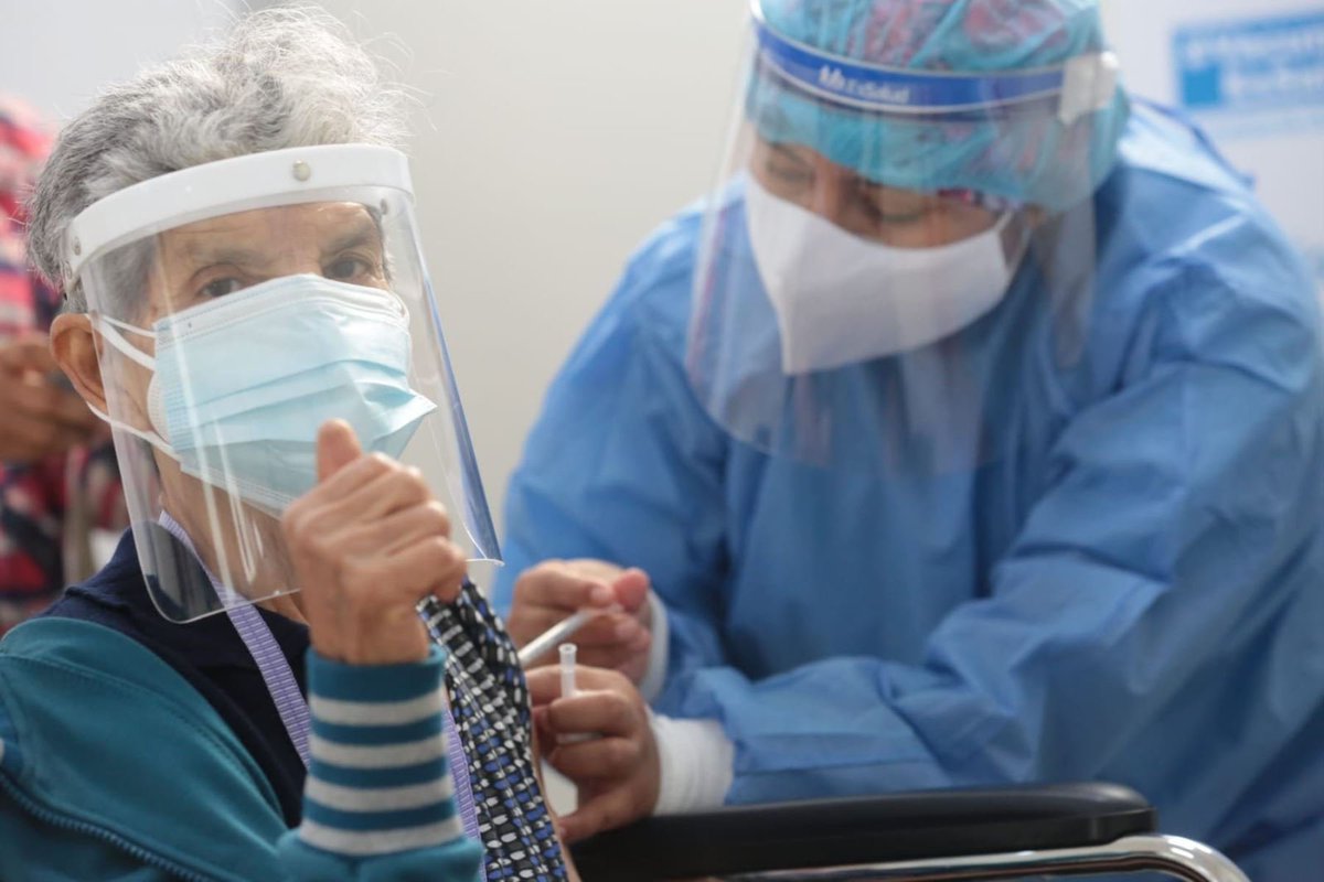 Ojo_Publico's tweet image. #VacunaciónCovid19💉 Una sola dosis de Pfizer o AstraZeneca tiene una efectividad de 33% frente a la variante Delta. En cambio, la efectividad de dos dosis de estas vacunas es de 88% y 60%, respectivamente.
ojo-publico.com/2868/los-riesg…