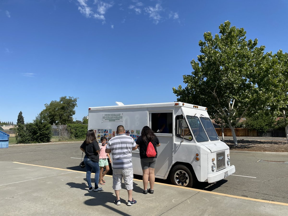 KristenMCoates's tweet photo. @TwinRiversUSD vaccination clinic @ Norwood Jr. High school. Quick, easy. Get your swag bag and some free ice cream! 10-12 today!
@2amazing2bgrace @SuptMartinez @CMSeanLoloee @barlowdiedre @grant_unionhs @RioLindaAD @MessengerRio https://t.co/Mo79GpWxCB