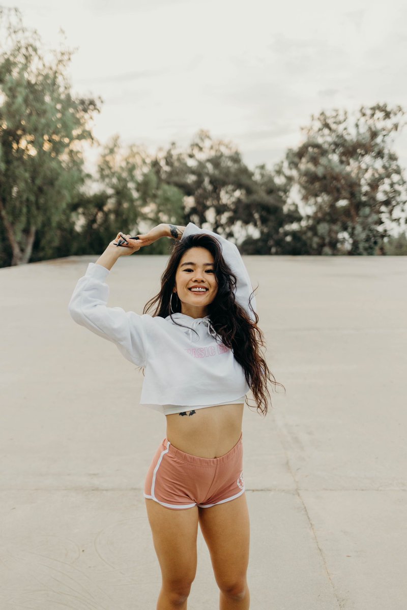 BasicEra's tweet photo. Happy Friday! 
We ditched the Hot Pink for a Neutral color. Check out some of our other styles! https://t.co/mAhUUvRqki
